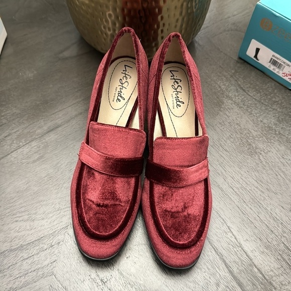 LIFESTRIDE Farrah Slip On Pumps - Picture 4 of 7